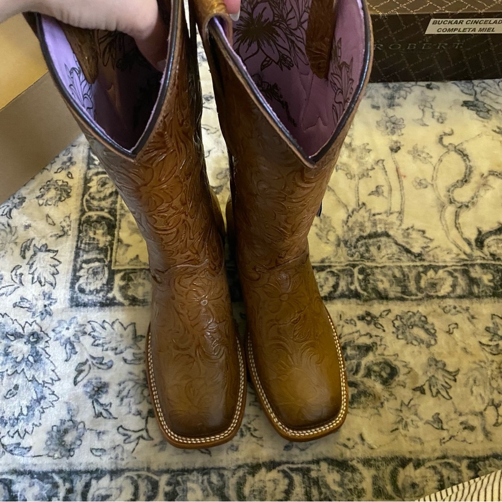Leather floral detail cowgirl boots